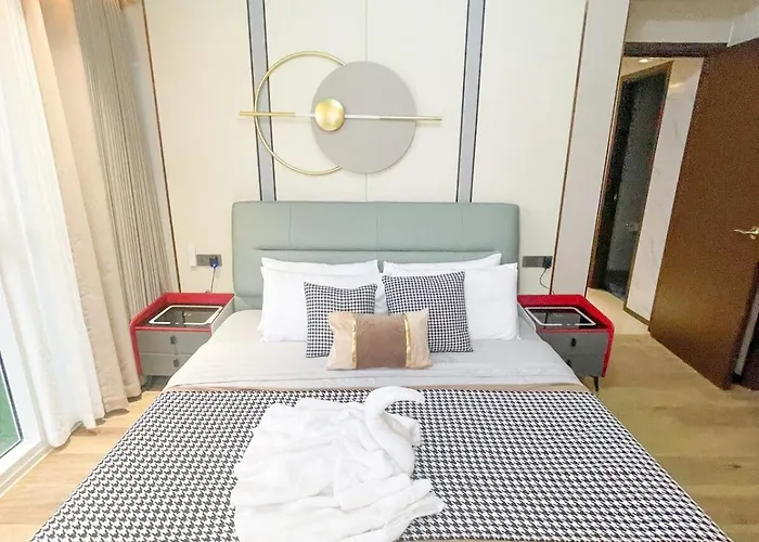 Modern Luxury 5br Sunset View Beside Okada Apartment Manila
