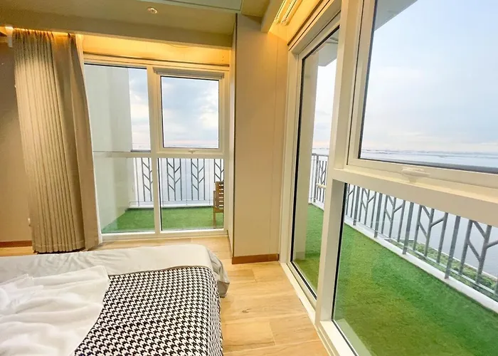 Modern Luxury 5br Sunset View Beside Okada * Manila